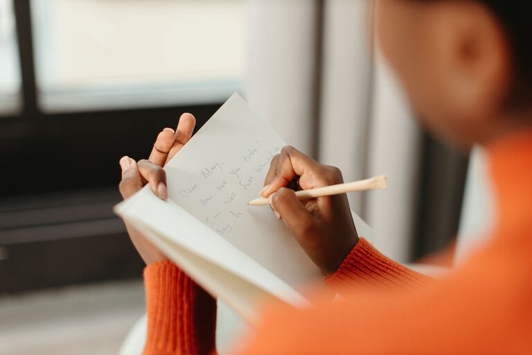 How to Journal for Clarity and Focus: A Beginner’s Guide